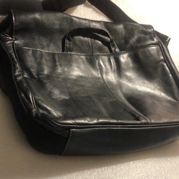 Kenneth Cole Reaction black laptop bag - Picture 6 of 13
